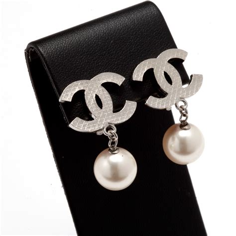 boucles d'oreilles chanel cc argent|Boucles d'oreilles cc Chanel Argenté en Métal .